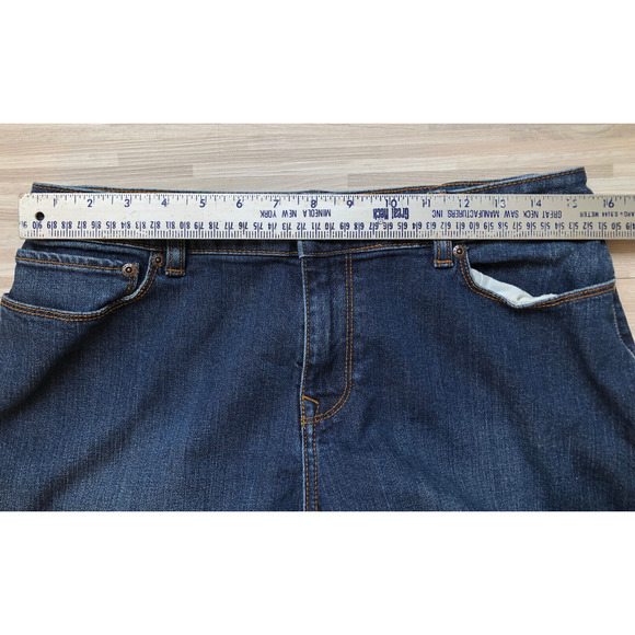L.L. Bean, Favorite Fit, Curvy Jeans, Women's Size 10 Regular, Straight Leg - Picture 3 of 4